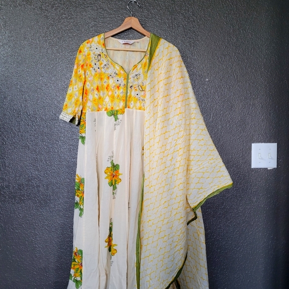 SOLD Biba Indian Pakistani kurta and Dupatta set - Picture 1 of 5